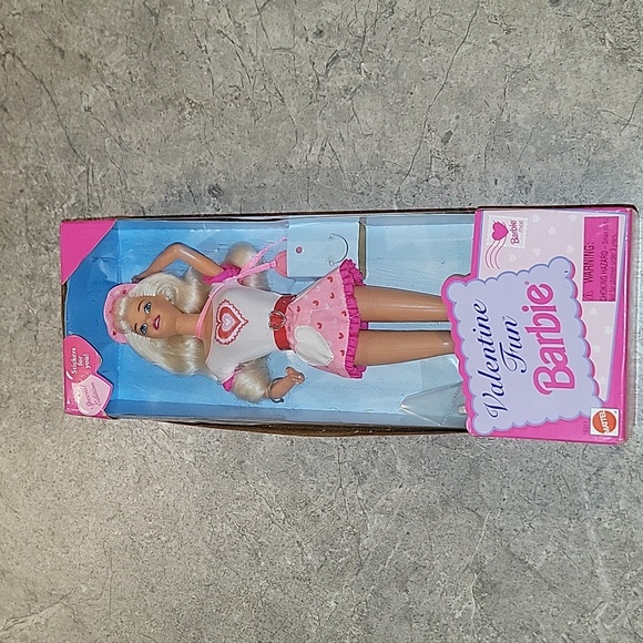 (J10) 1996 Valentine Fun Barbie - Picture 1 of 7